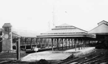 Circa 1900. Carnforth Station looking north with LNWR up bay platform on right.LGRP 1206